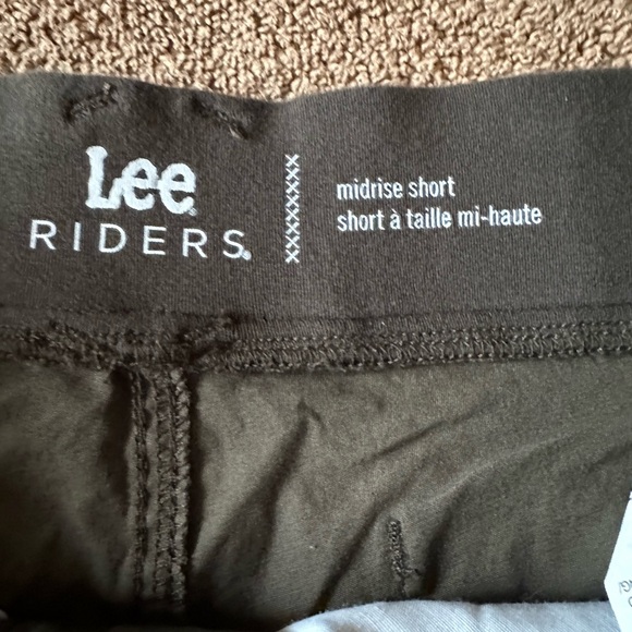 Lee Riders cargo shorts 16W EUC green camo flat stretchy waistband 10” inseam - Picture 4 of 8